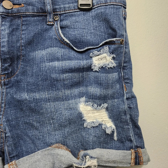 Soho women's distressed denim shorts size 4 blue - Picture 2 of 5